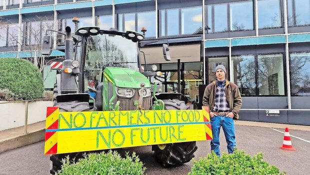 Roman Hodel fuhr sei Roman Hodel fuhr seinen Traktor von Dagmarsellen vor den BOM-Sitz in Bern. Ob er die Motivation zu solchen Aktionen im Herbst noch finden wird, hängt auch vom Ausgang der Abstimmung ab.