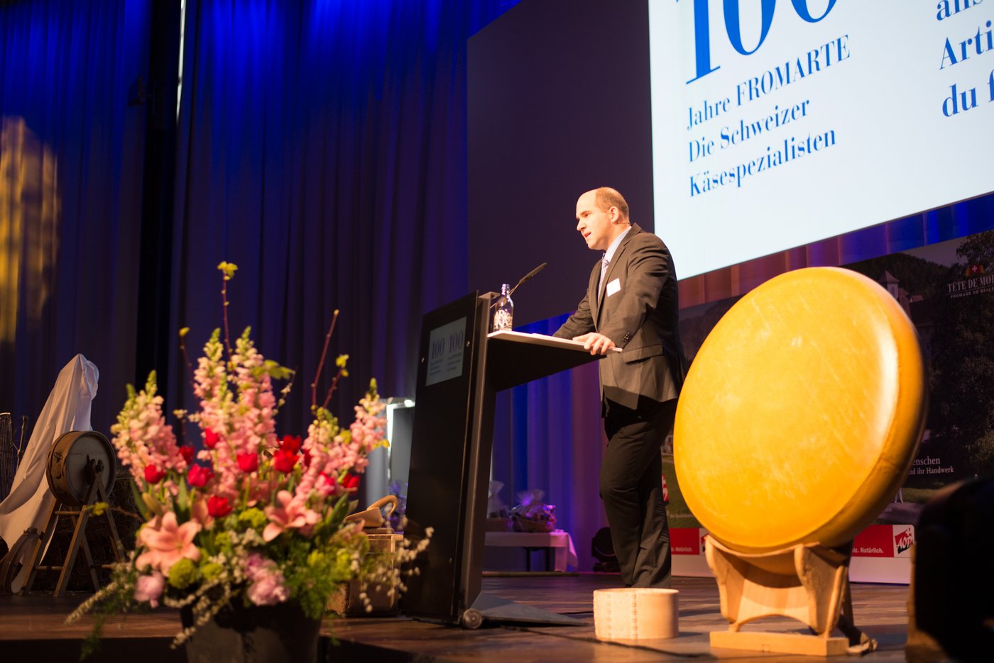 Fromarte-Präsident Hans Aschwanden sagt über sich, dass er nicht der Typ für grosse Jubiläen sei. Viel lieber schaue er nach vorn. Er führte trotzdem souverän und mit Witz durch die Feier.