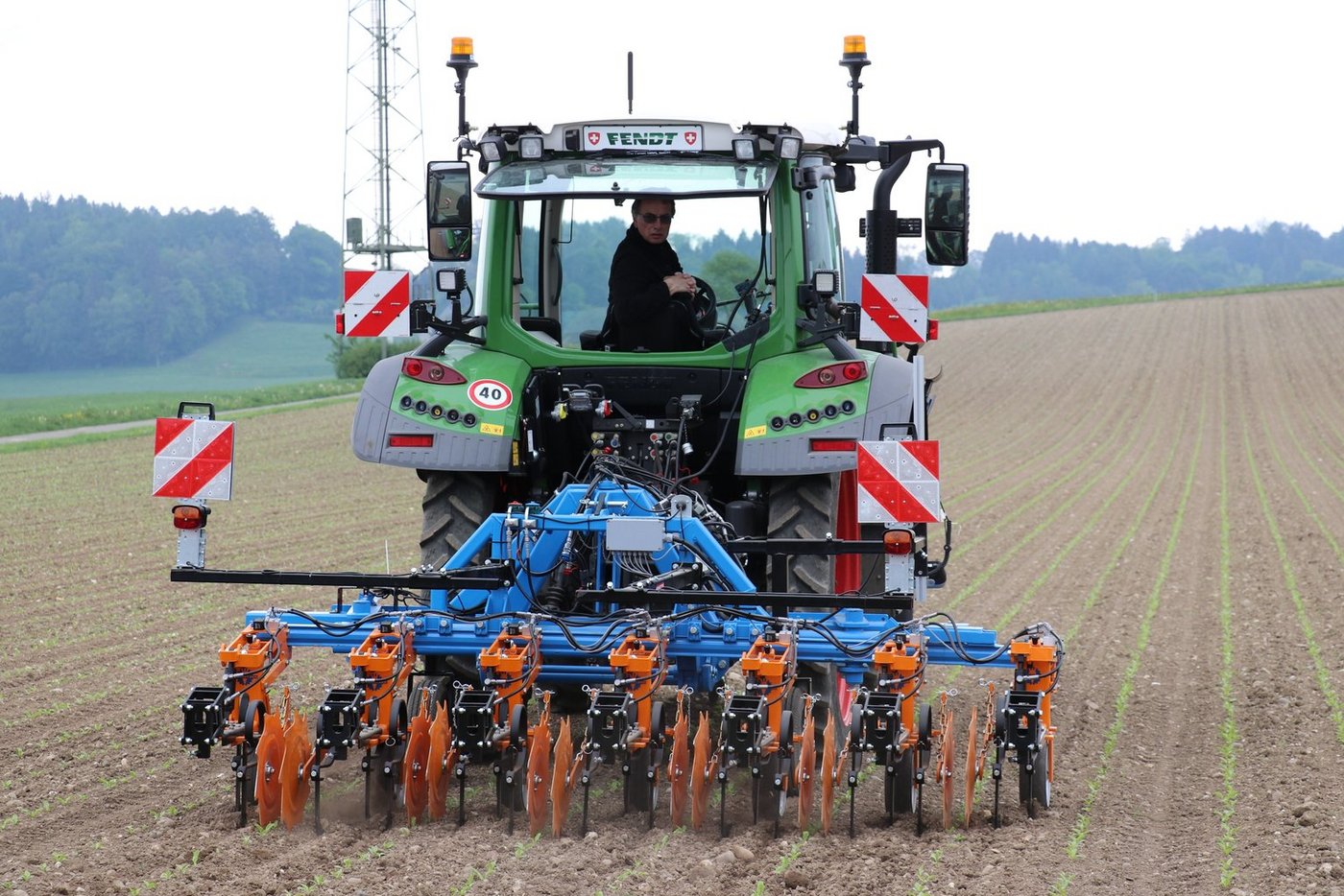 Eine von 7 Pflopf-Massnahmen: Sensorgesteuerte Hackgeräte in Reihenkulturen haben eine hohe Arbeitsleistung und sind eine Alternative zum Einsatz von Herbiziden. (Bild BBZ Arenenberg)