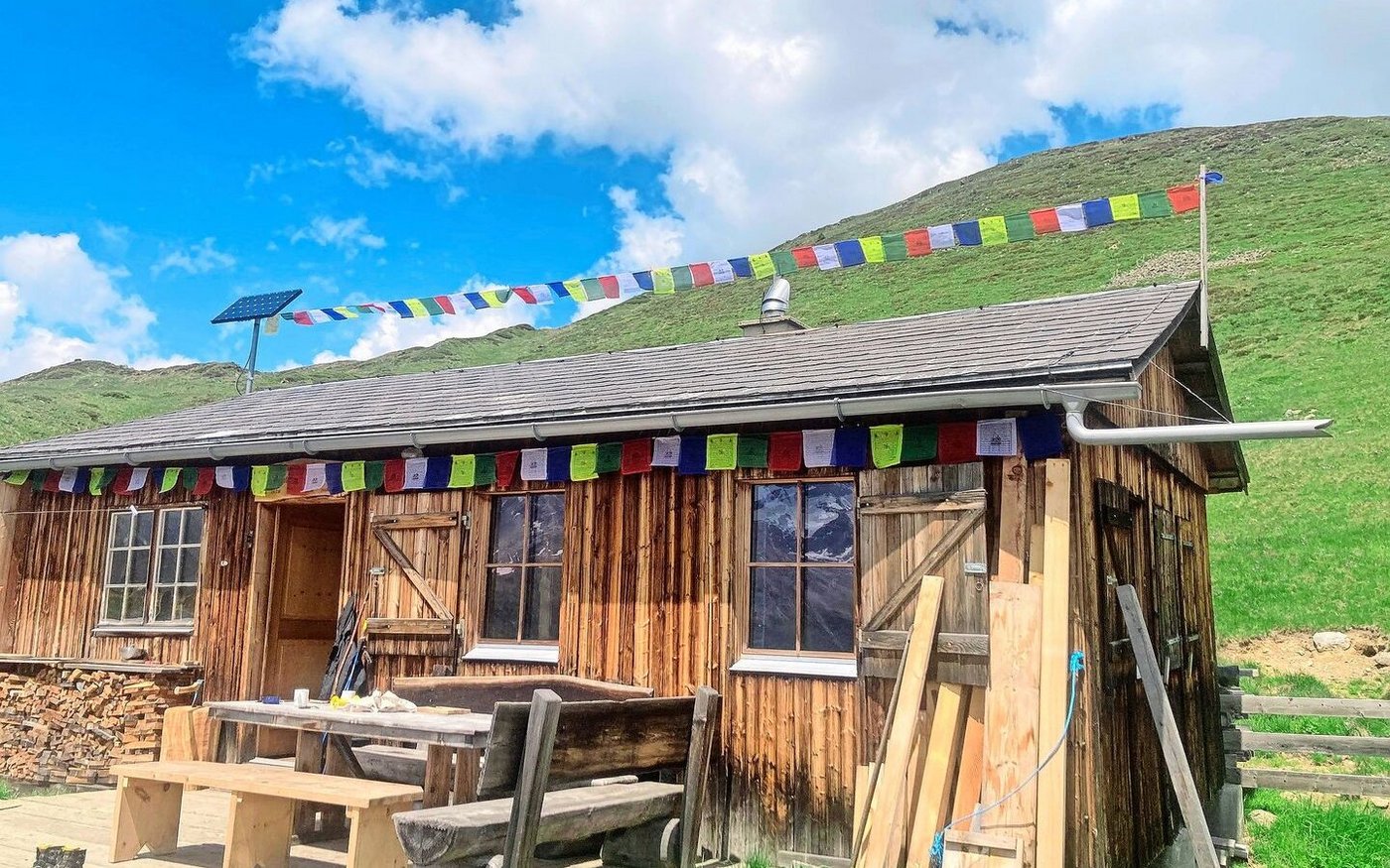 An Gesprächsstoff fehlt es nicht: Kommen Wanderer, Touristen und Besucher vorbei, ergeben sich immer wieder gute Diskussionen.