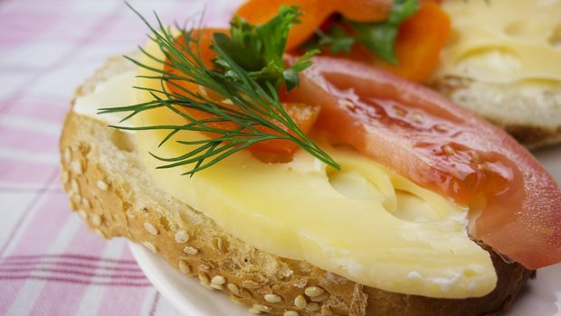 Brot vom Beck, Käse aus der Region und Gemüse aus dem Garten – regionales Essen ist im Trend. Zwar nicht erst seit Corona, aber durch die Pandemie noch mehr. (Bild Pixabay)