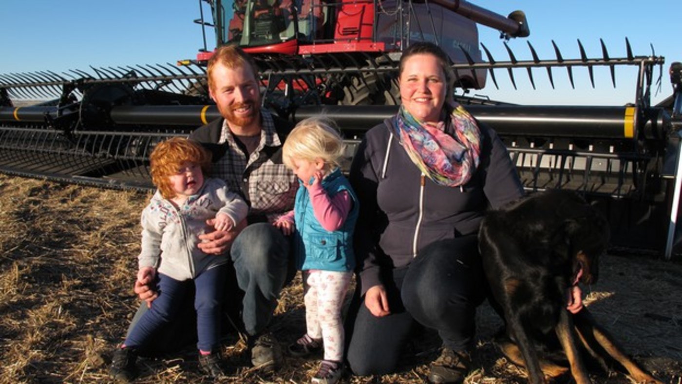 Bald in «Auf und davon» auf SRF 1 zu sehen: Markus und Alexandra Ruckstuhl mit ihren Töchtern Josephine (links) und Elena. (Bild SRF)