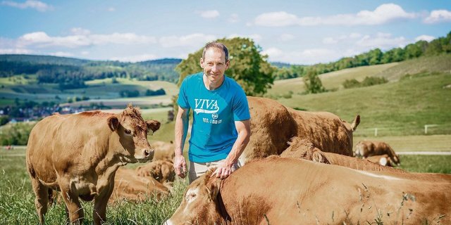 Reto Pfister aus Bözen ist einer von rund 34 Betriebsleitenden, die ihre Produkte unter dem Jurapark-Label verkaufen; Familie Pfister hat ihr Natura-Beef, Wein und Spirituosen mit dem Parklabel zertifiziert. Die anfängliche Skepsis ist verflogen.  
