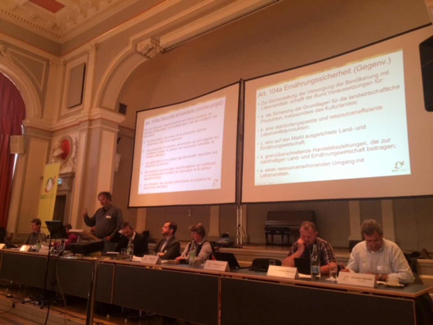 Martin Bosshard empfiehlt den Delegierten die Zustimmung.