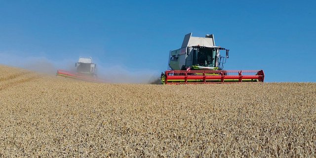 Claas führte zwei neue Lexion-Montana-Modelle mit Fahrwerkshangausgleich vor.