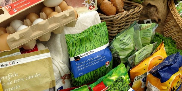 Wie wichtig den Umfrage-Teilnehmenden die Schweizer Herkunft ist, unterscheidet sich je nach Produktkategorie. Besonders beliebt sind einheimische Eier. (Bild b1-foto / Pixabay) 