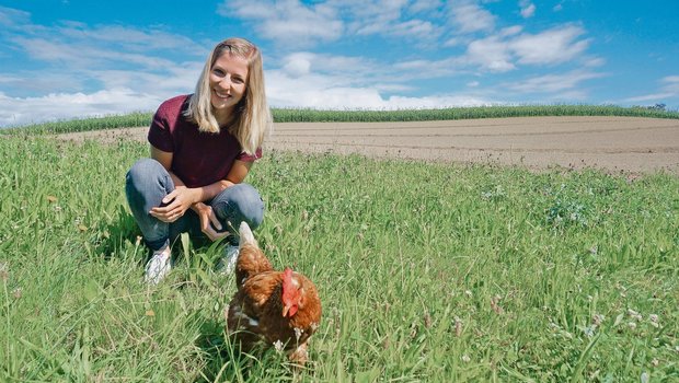 Seit ihrer Kindheit hält Rahel Boss Hühner. Ihr Wissen über diese klugen Tiere konnte sie letzten Winter an Berufsschüler weitergeben.(Bild Deborah Rentsch)