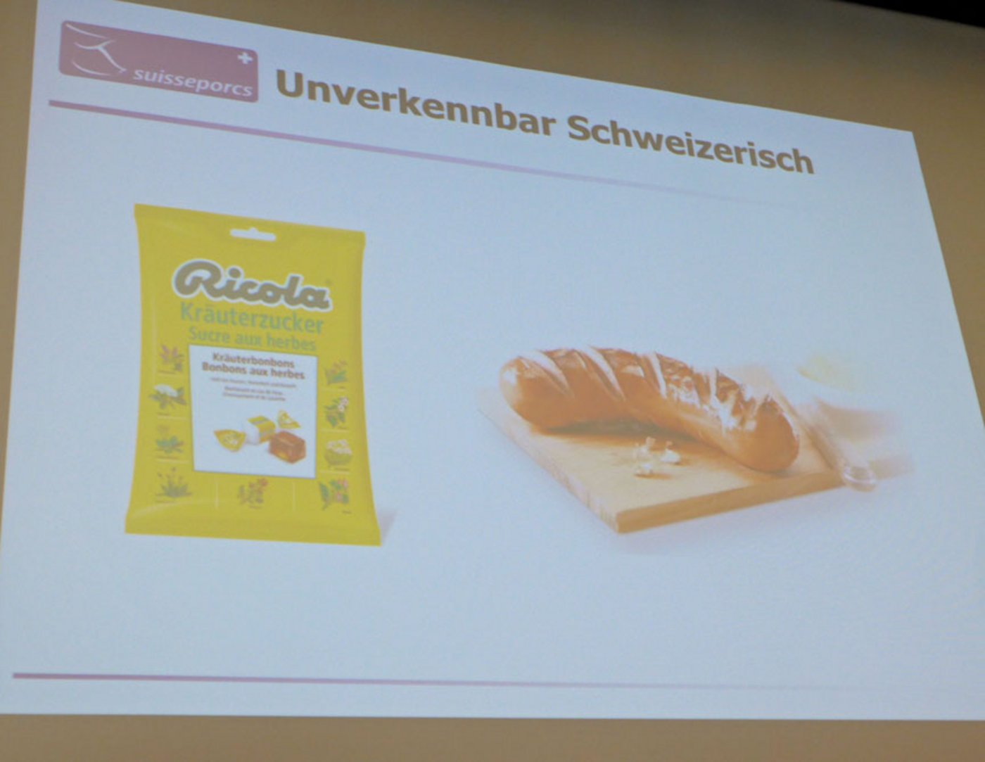 Wer hat's erfunden? Kann auch ein Cervelat derart exporttauglich profiliert werden, wie eine Ricola-Pille? Bei Suisseporcs hofft man das. (Bild akr)