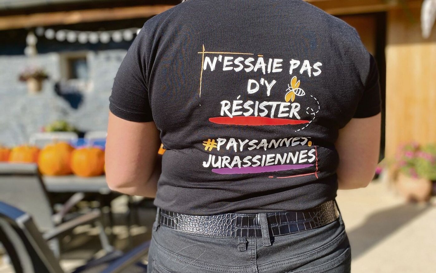 Mit T-Shirts machen die jurassischen Bäuerinnen auf ihre Fähigkeiten und Anliegen aufmerksam. 