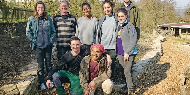Das Team des Bungerthof (hier nicht ganz vollständig) hat beim Bau des neuen Gartens viel Arbeit geleistet. Obere Reihe rechts: James Pollard, Leiter Fachbereich Garten.