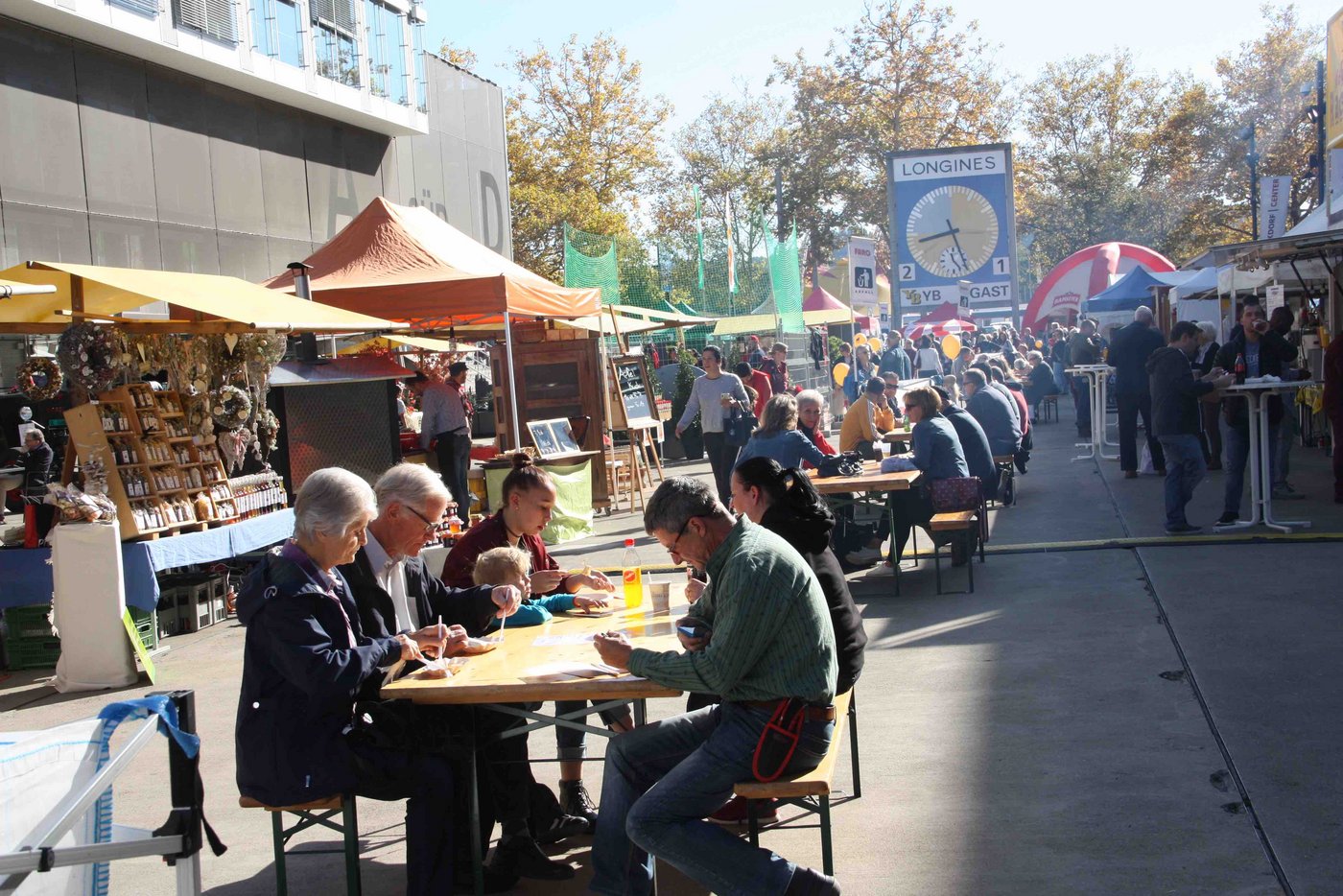 Der Märit lädt zum verweilen ein. 