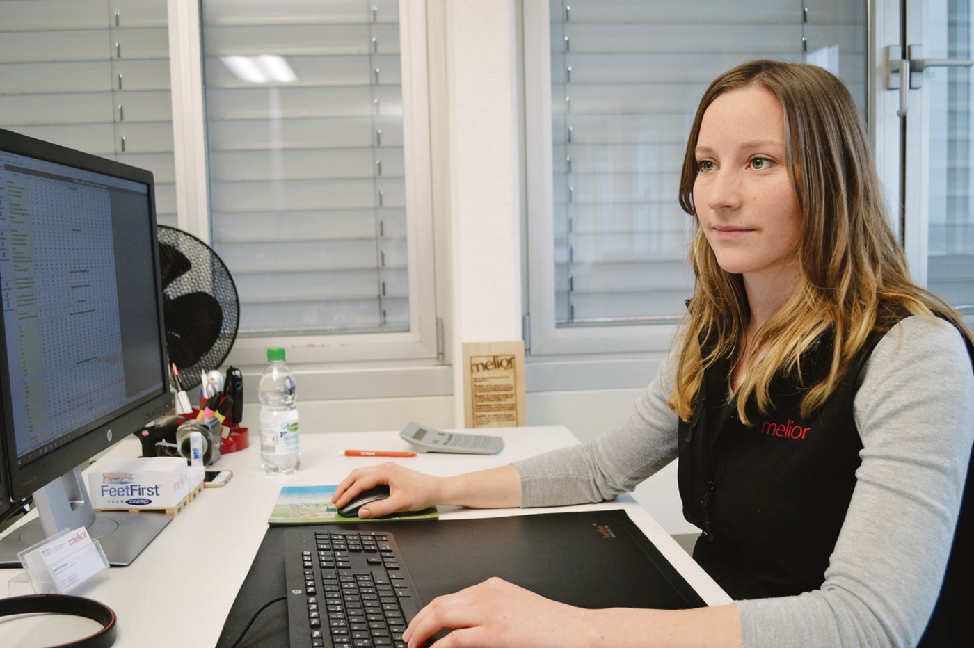 Als Beraterin arbeitet Sandra Glauser viel am Computer. Sobald sie die Ausbildung abgeschlossen hat, möchte sie aber die Landwirte auch vor Ort beraten.(Bild asa)