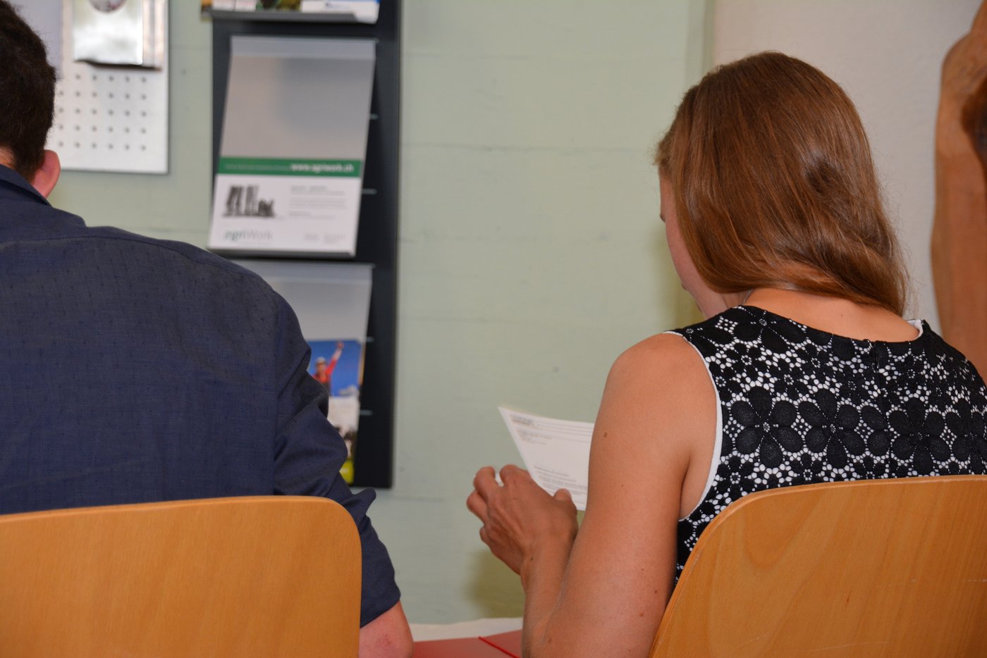 Die Noten werden neugierig beäugt...