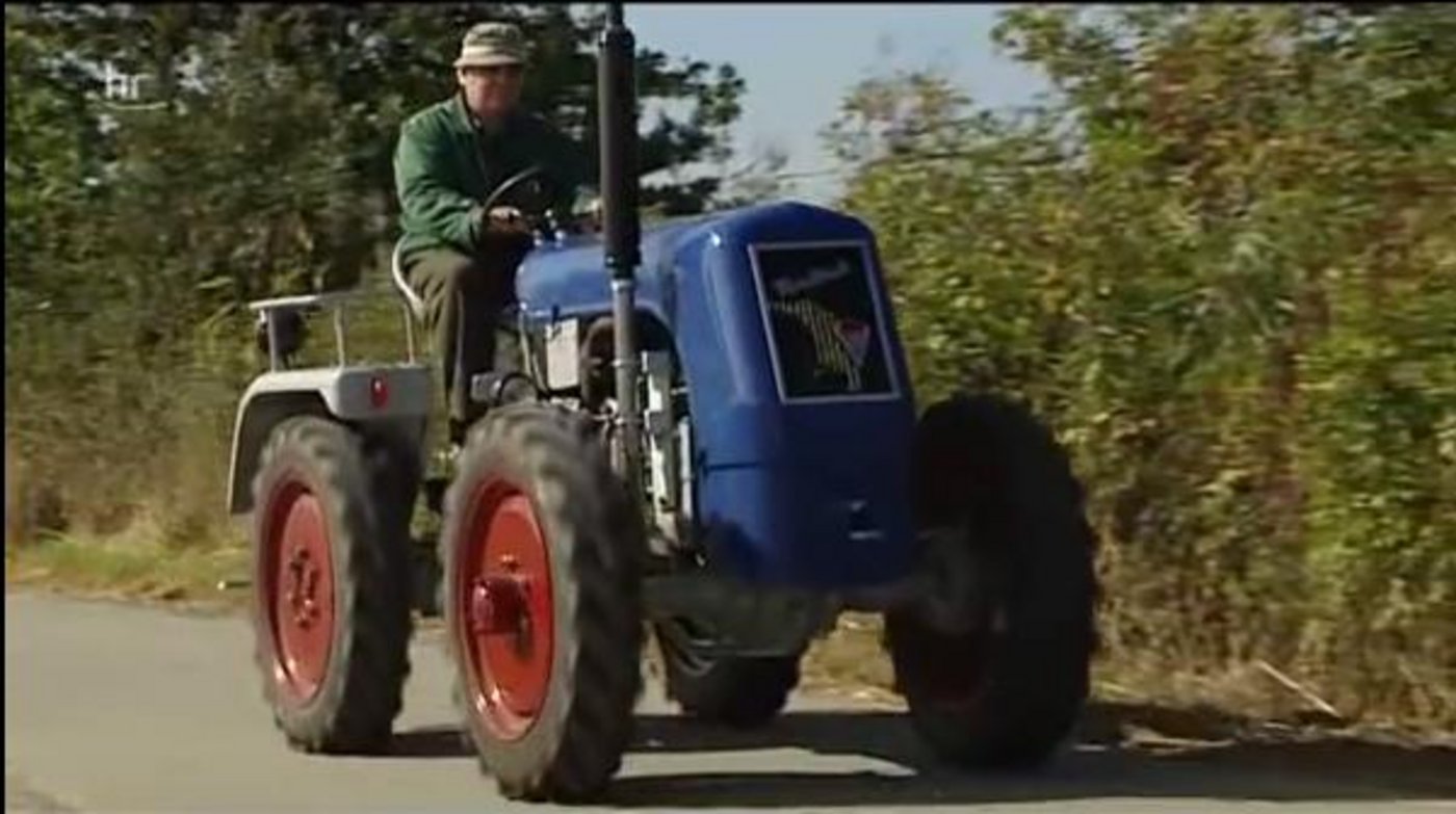 Oldtimer-Traktoren faszinieren viele Menschen. (Bild Screenshot Youtube)