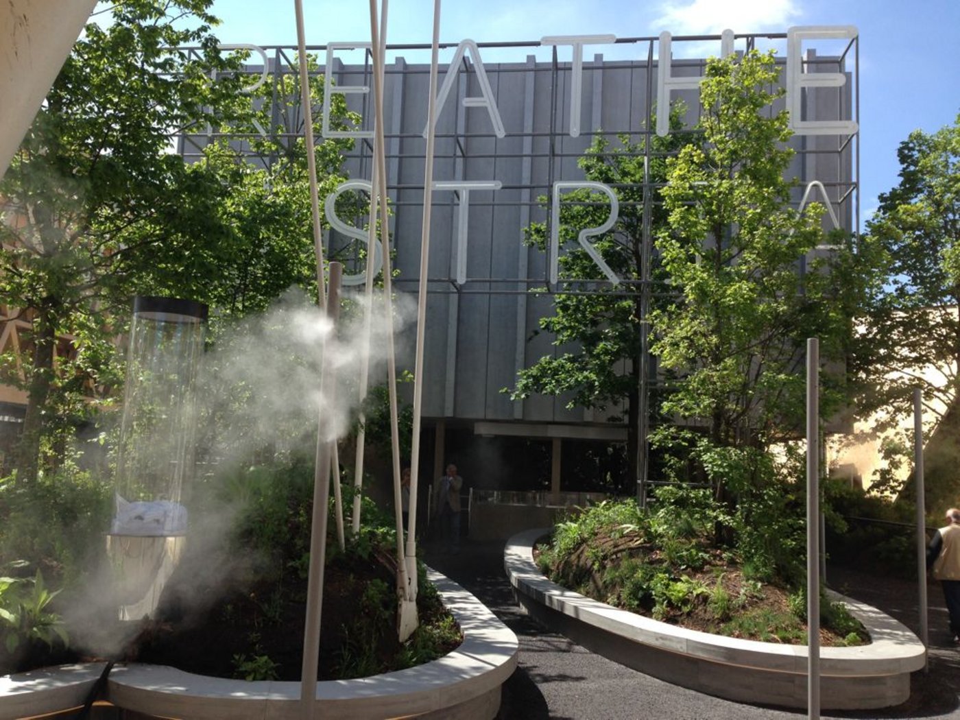 Der österreichische Pavillon, in dem extra ein Wald gepflanzt wurde. 