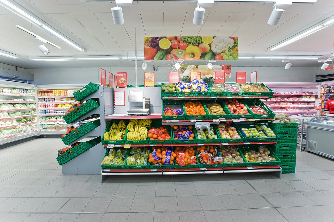 Das breitere Angebot an frischen Produkten wie Obst und Gemüse habe die Kundenfrequenz um 3,8 Prozent gesteigert. (Bild Denner)