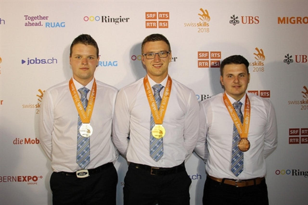 Die Goldmedaille für den besten Landwirte der Schweiz ging an Johannes Meyer (Mitte). (Bild SBV)