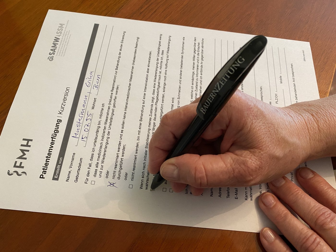 Eine Patientenverfügung hält fest, welche medizinischen Massnahmen durchgeführt werden dürfen, wenn man sich nicht mehr selbst äussern kann. (Bild Katrin Erfurt)