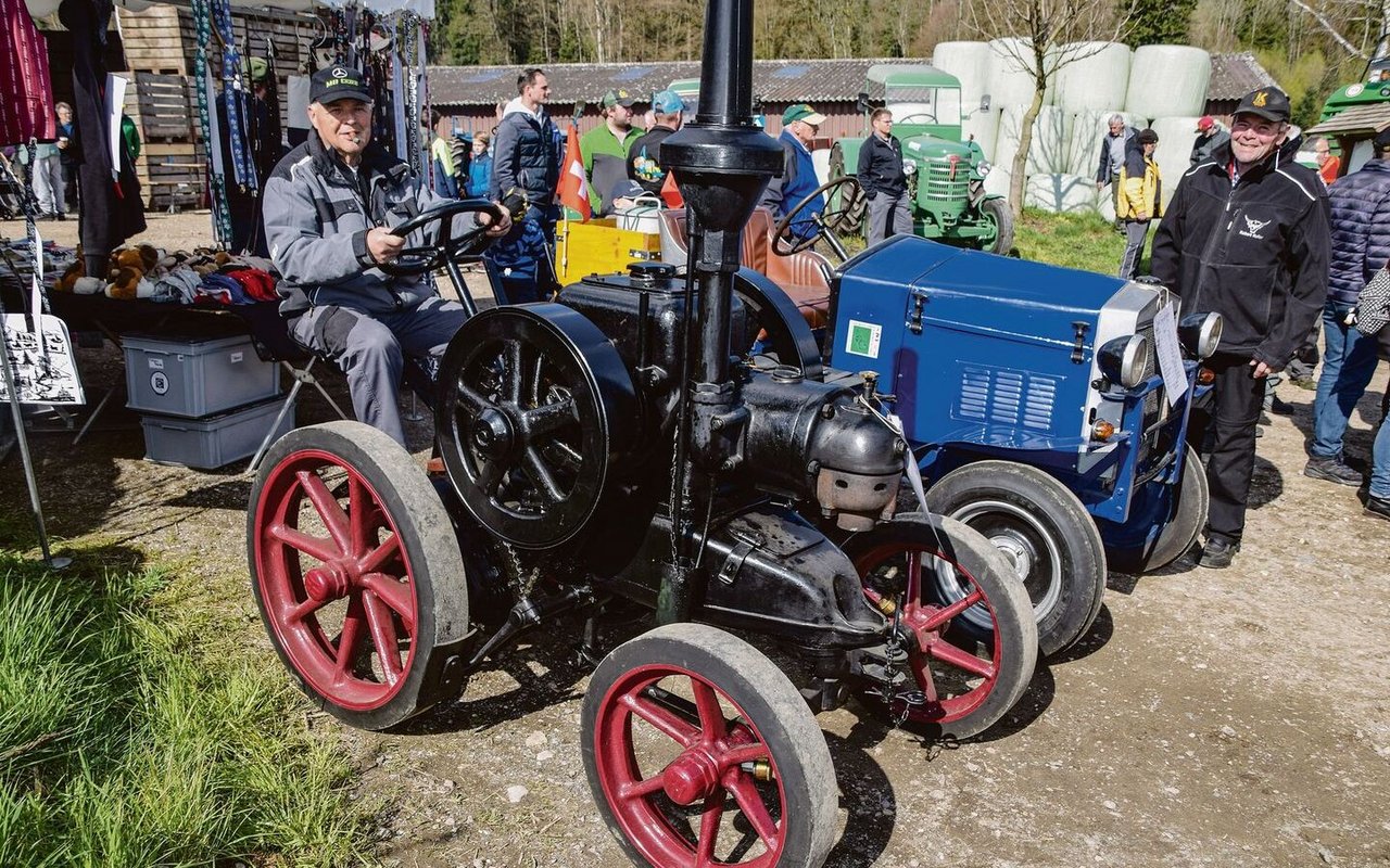 Arthur Berger aus Kestenholz SO ist stolz auf seinen Lanz Bulldog mit Jahrgang 1923. 100-jährig ist dieser 8 PS starke Traktor mit einem Gewicht von 1150 kg. 