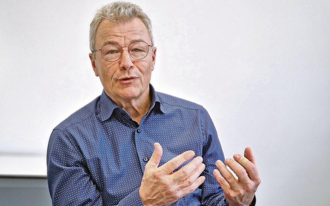 Nach 35 Jahren als Geschäftsführer von Mutterkuh Schweiz tritt Urs Vogt in die zweite Reihe und überlässt Daniel Flückiger die Führung. 
