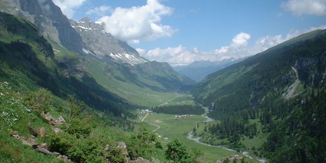 Der Urnerboden im Juni. (Bild Lutz Fischer-Lamprecht)