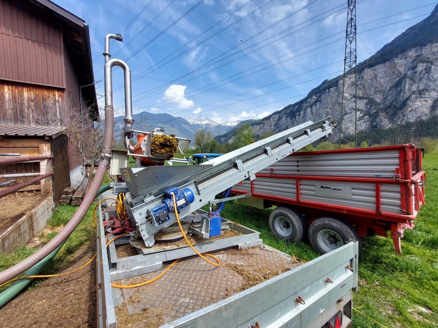 Der mobile Gülleseparator kann auf einem Anhänger von Hof zu Hof transportiert werden. (Bild Jost Gisler)