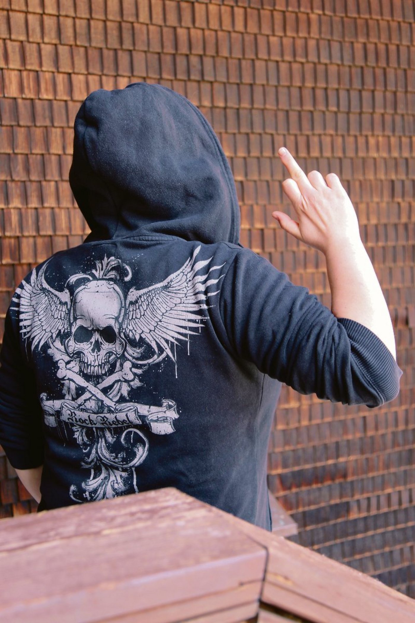 Um alles in der Welt anders sein als die eigenen Eltern: andere Kleider, andere Sprache, andere Gesten. Das ist Pubertät und laut Fachpersonen voll normal.(Symbolbild Agnes Schneider Wermelinger)