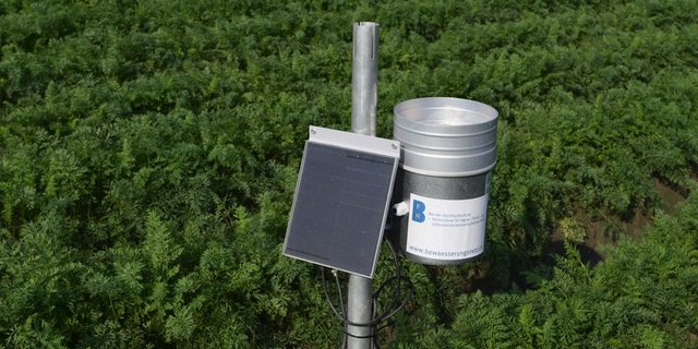 Unter anderem dank Sensoren im Boden soll die knappe Ressource Wasser effizienter genutzt werden. (Bild BauZ)