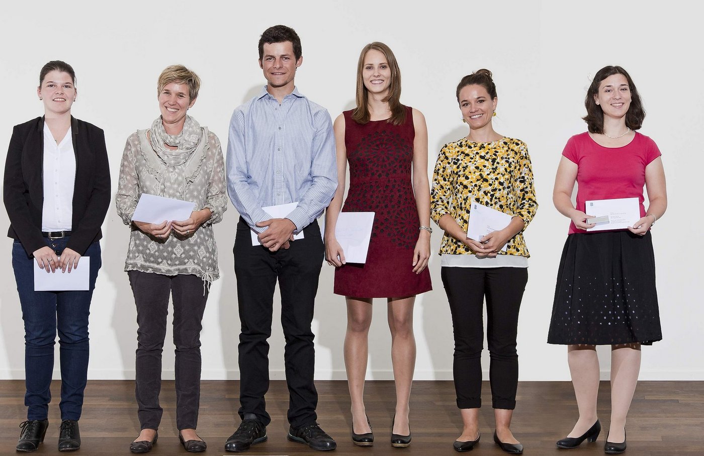 Die ausgezeichneten Preisträgerinnen und Preisträger: Larissa Sarah Stegmüller (Gesamt-Bestleistung Bachelorstudium), Beatrice Zurbuchen (hervorragende Leistung BSc Lebensmitteltechnologie), Carlo Monn (Bestleistung BSc Forstwirtschaft), Patricia Streit (Sonderpreis für hervorragende Bachelor-Thesis BSc Lebensmitteltechnologie), Madeleine Kaufmann (Bestleistung MSc in Life Sciences) (v.l.n.r) sowie Arlène Christine Müller (Bestleistung BSc Agronomie).