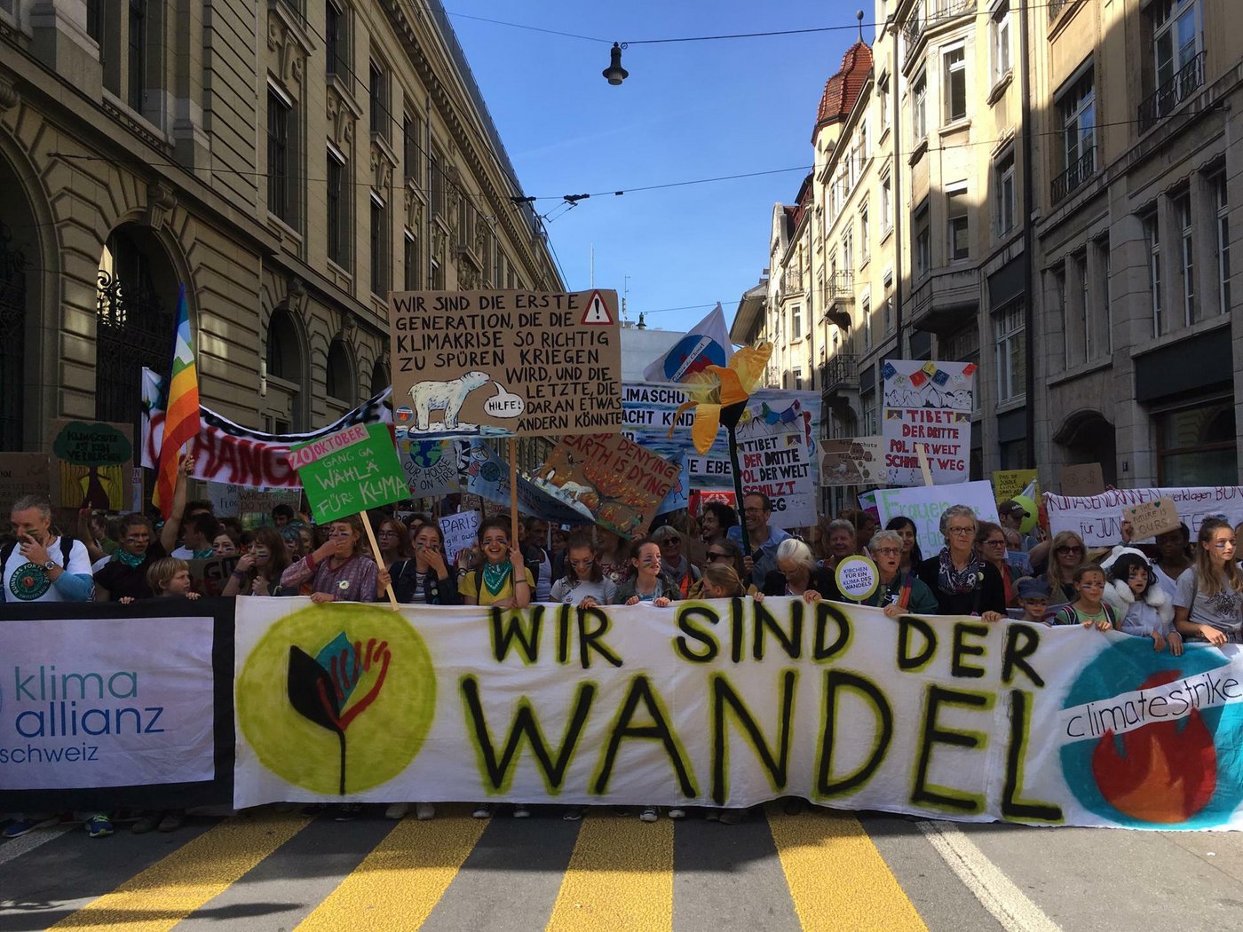 Die Spitze des Demozugs. (Bild Jil Schuller)