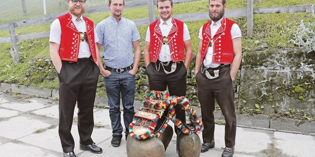 Das neue Team der Alp Malix (v. l. n. r.):  Die Brüder Adrian und Matthias Iten, Roman Grob und Damian Krieg, der Senn.(Bilder Verena Crameri-Daeppen)