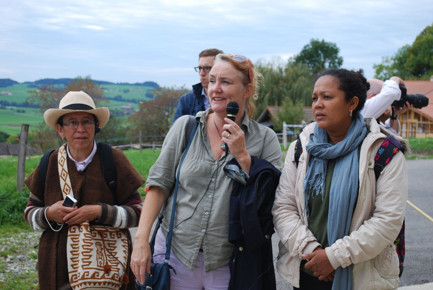Die Vetreterinnen aus Kolumbien zusammen mit ihrer Übersetzerin (Mitte).
