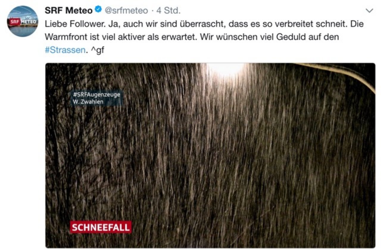 Der starke Schneefall überraschte auch die Meterologen von SRF Meteo, wie sie auf Twitter schreiben. (Bild Screenshot Twitter)