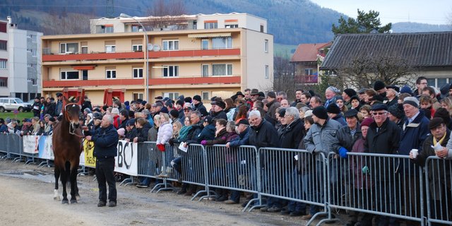 Der Besucheraufmarsch in Glovelier ist gross.