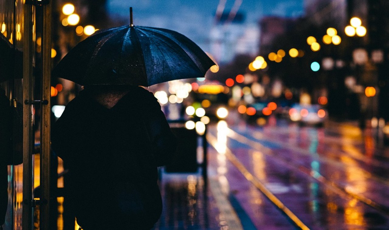 Den Regenschirm brauchte man auf der Alpennordseite schon länger nicht mehr. (Bild Pixabay)