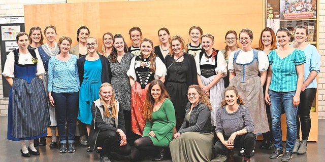 Sie alle haben mit dem Abschluss der Bäuerlich-Hauswirtschaftlichen Fachschule am Wallierhof einen Meilenstein erreicht. Einige von ihnen werden den Weg zur Bäuerin mit Fachausweis weitergehen.  