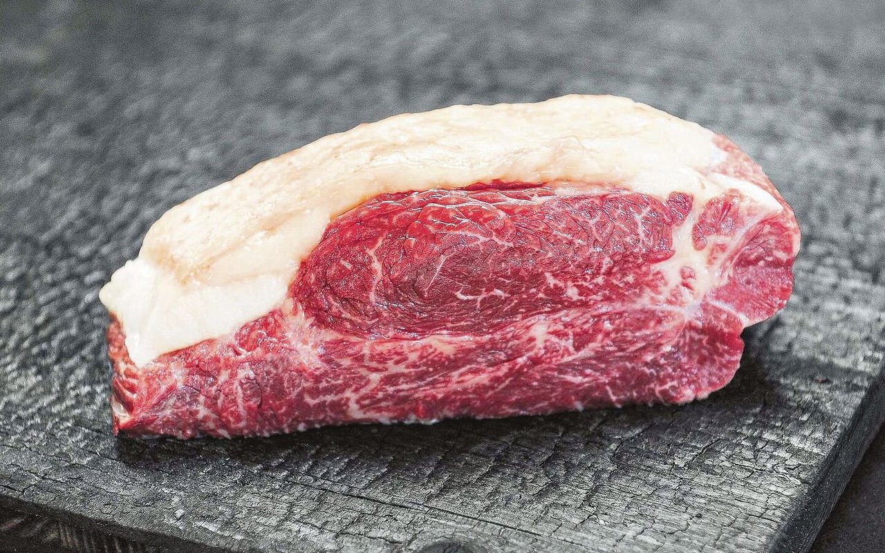 Das Fleisch der Wagyu-Rinder gilt wegen der intramuskulären Fetteinlagerungen als Delikatesse.