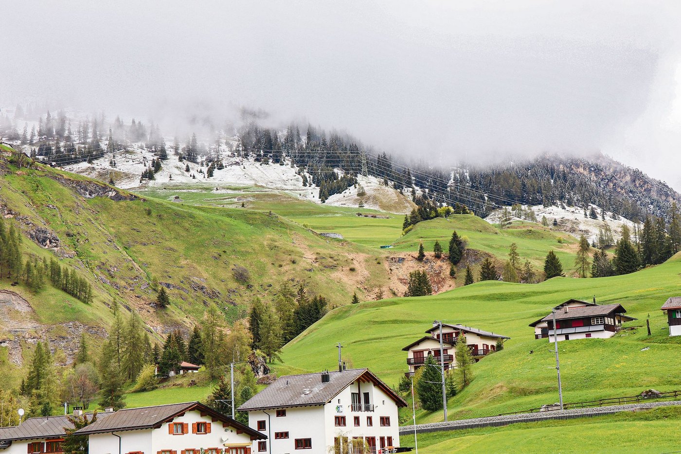 So präsentierte sich Bergün am 23. Mai: Der Neuschnee lag bis auf die Höhe von Latsch, etwa 1500 Meter über Meer.