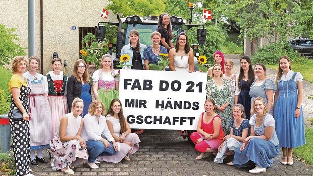 Die aufgestellte Don Die aufgestellte Donnerstagsklasse: Sie haben die Fachausbildung Bäuerin / Bäuerlicher Haushaltleiter während vier Semestern absolviert.