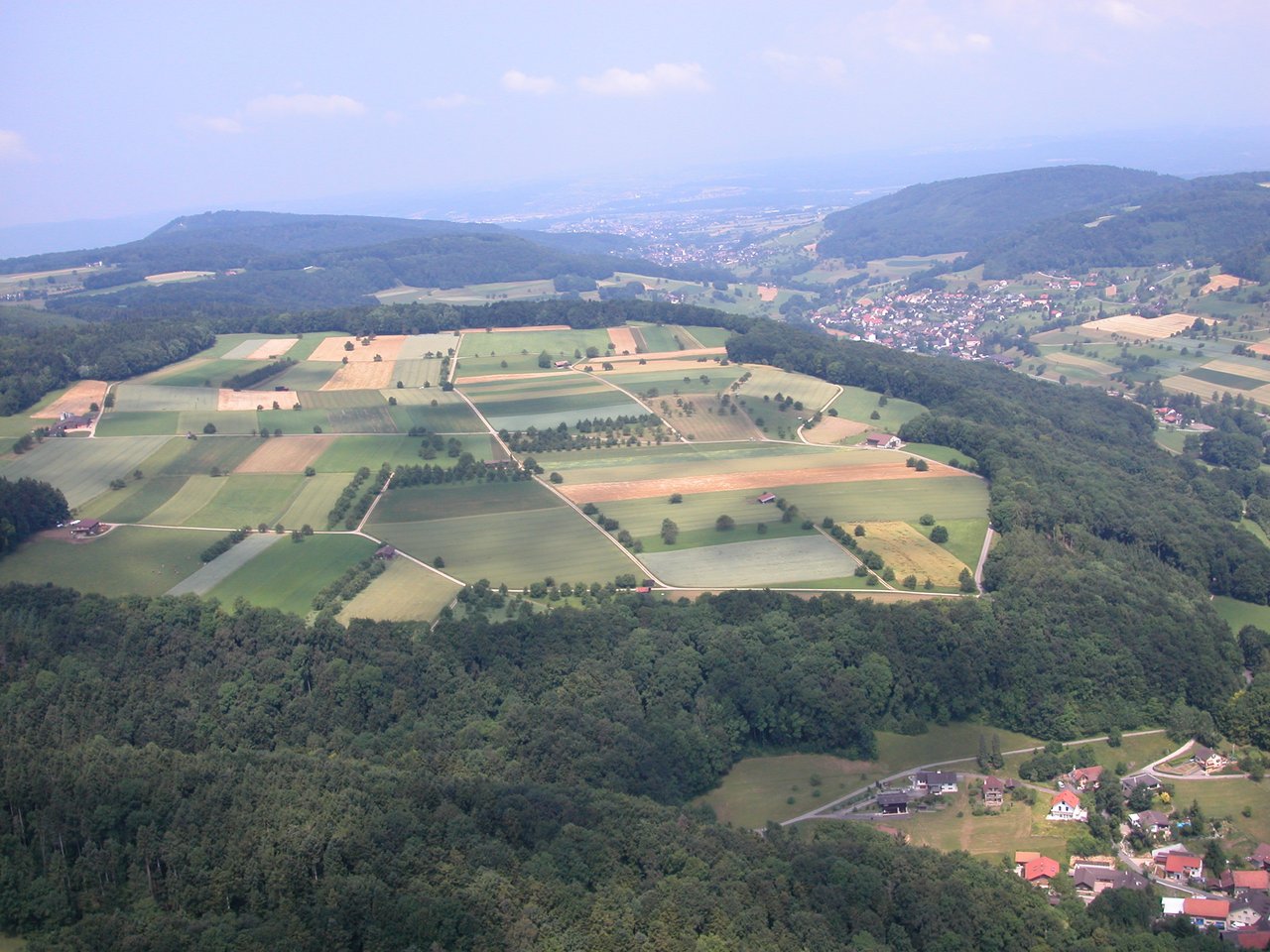 Die AP22+ fordert Natur und Ökosysteme in der dicht besiedelten Schweiz zu bewahren. Kritiker befürchten eine Verlagerung der Lebensmittelproduktion ins Ausland. (Symbolbild BauZ)