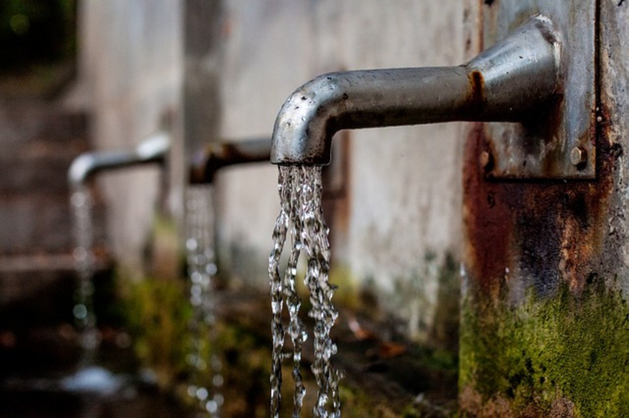Wegen der Klimaerwärmung konnte weniger Quellwasser genutzt werden. (Bild pixabay)