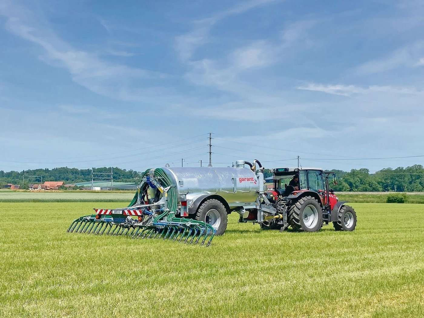 Im Hinblick auf das Obligatorium fand Ende Juni im Kanton Thurgau eine Informationsveranstaltung zur emissionsarmen Gülleausbringung inklusive Maschinenvorführungen statt. 
