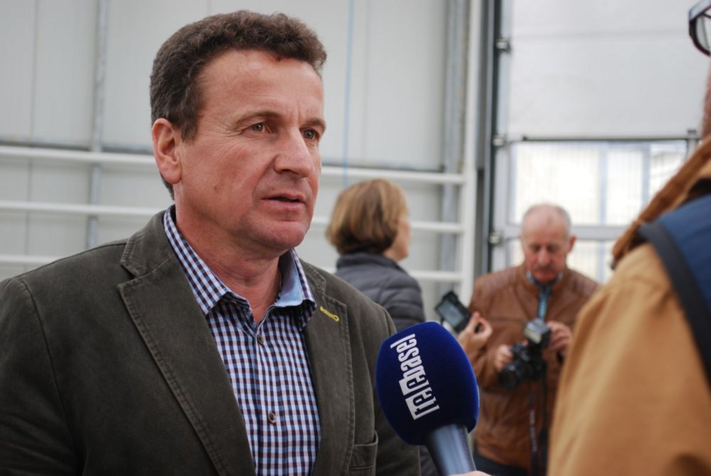 ... Gemüseproduzent Andreas Eschbach war an der Medienkonferenz vom Mittwoch ein gefragter Mann. Seit 20 Jahren ...