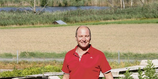 Thomas Peter ist mit Leib und Seele Leiter des Forstgarten Lobsigen. Der Betrieb untersteht dem Kanton, dennoch muss er selbsttragend wirtschaften und erhält keine finanzielle Unterstützung. 