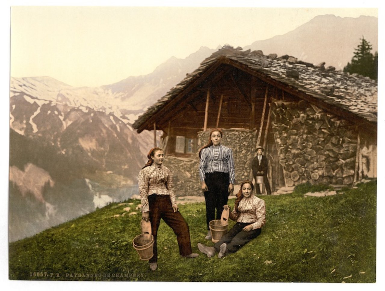 Vor 120 Jahren ein Verkaufshit: die Postkarte mit den Bäuerinnen aus Champéry in Hosen. (Bild Edition Jullien Frères/Genève)
