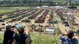 Das internationale Oldtimer-Traktorentreffen in Schötz zog Massen von Ausstellern und Besuchern an. (Bild: Josef Scherer)