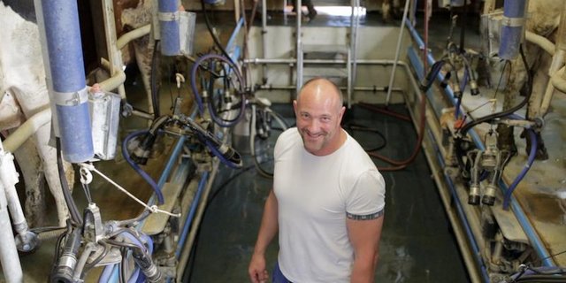 Zuerst überlegte sich Stefan Burkhalter noch, Zimmermann oder Metzger zu lernen. Irgendwann machte es aber plötzlich ‹klick› im Kopf und er wurde Bauer. (Bilder Flavian Cajacob) 