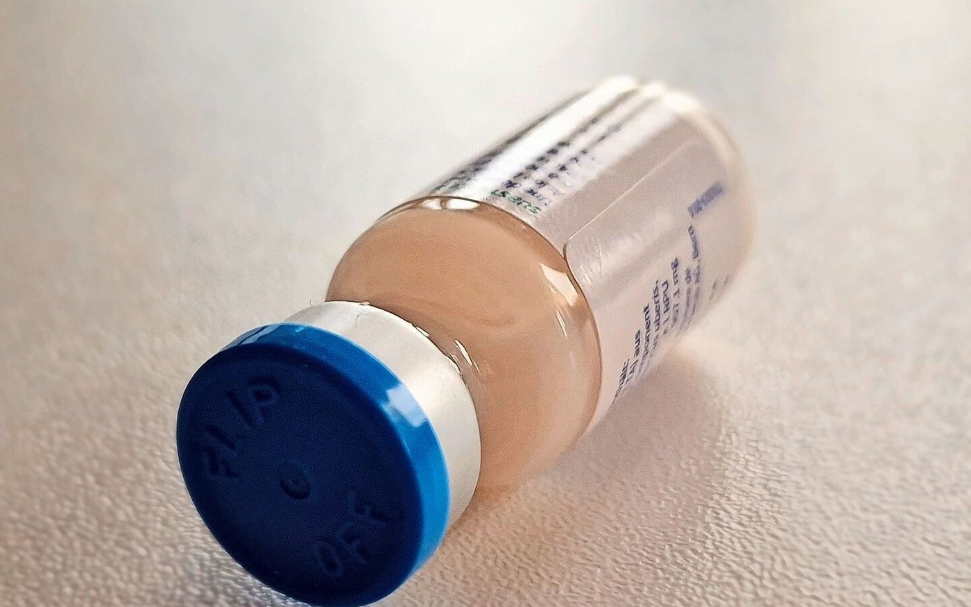 Neben Engpässen bei Kalzium-Infusionen, Vitaminen und Euter-Injektoren fehlt es in der Schweiz aktuell auch an Impfstoffen gegen Gämsblindheit, Rauschbrand und Blauzungenkrankheit. 