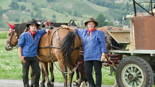 Heike Tinner liebt die Arbeit mit den Pferden - sei es als Kutscherin oder beim Holzrücken. (Bild Heidy Beyeler)