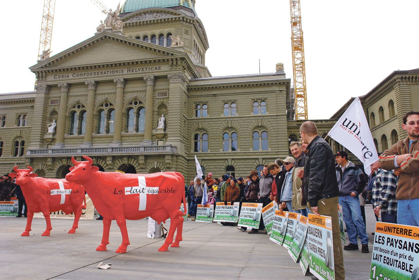 2008 kam es in der Schweiz letztmals zu grösseren Kundgebungen der Milchbauern. Seither verlagerte sich ein Grossteil der Einflussnahme der Milchproduzenten auf die politische Interessenvertretung. (Bild BauZ)